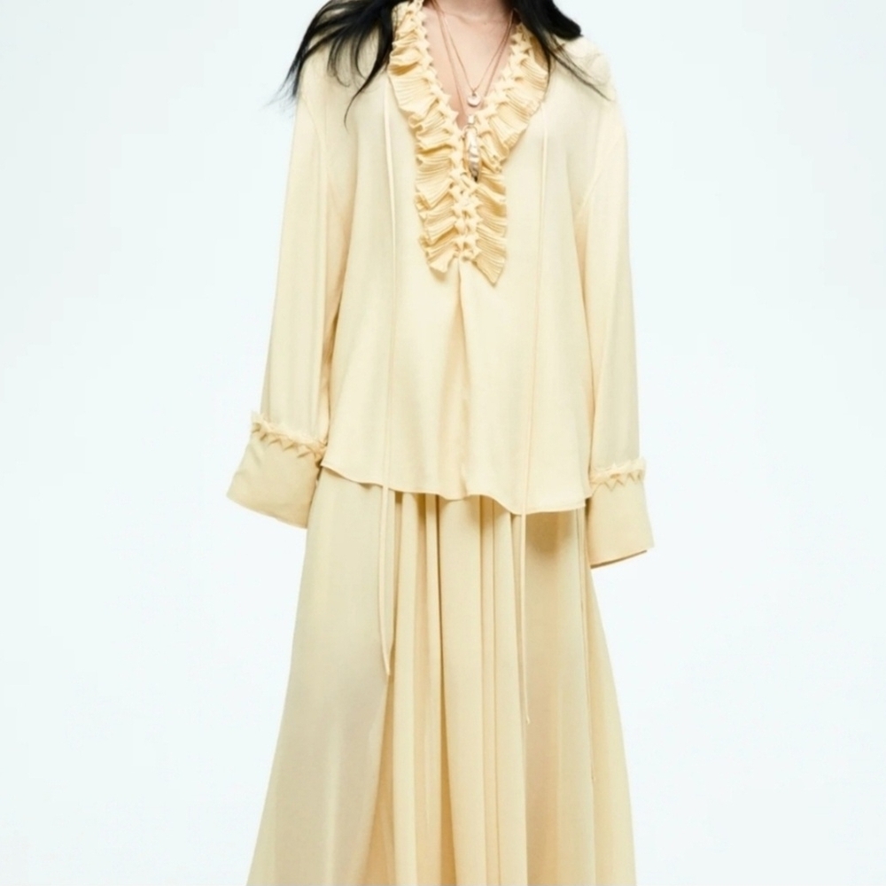 H&M Pale Yellow Ruffled V-Neck Blouse - Picture 3 of 8